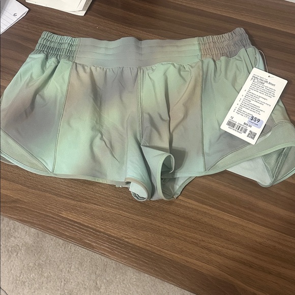 NWT Lululemon Hotty Hot High-Rise Lined Short 2.5"
Chroma Drift Green Multi - Picture 8 of 10